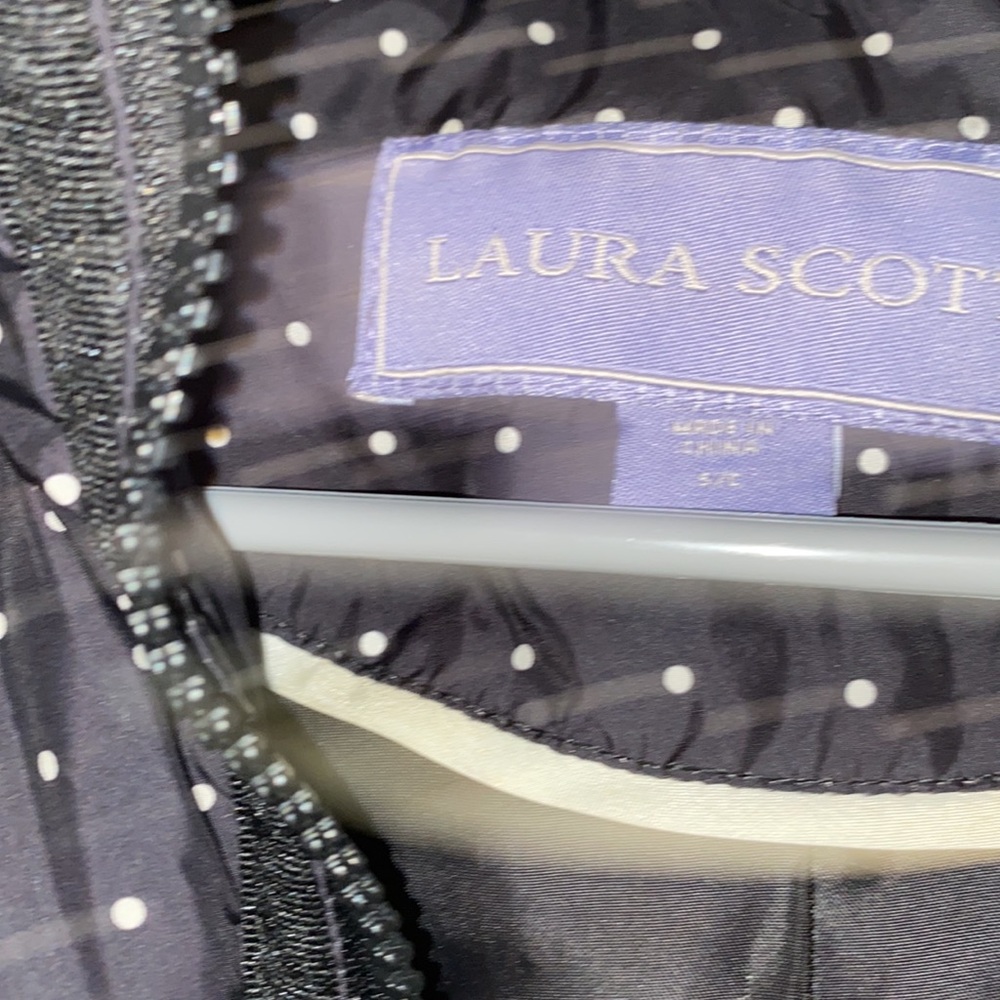 Size Small, 100% Polyester, Two Front Pockets - image 2